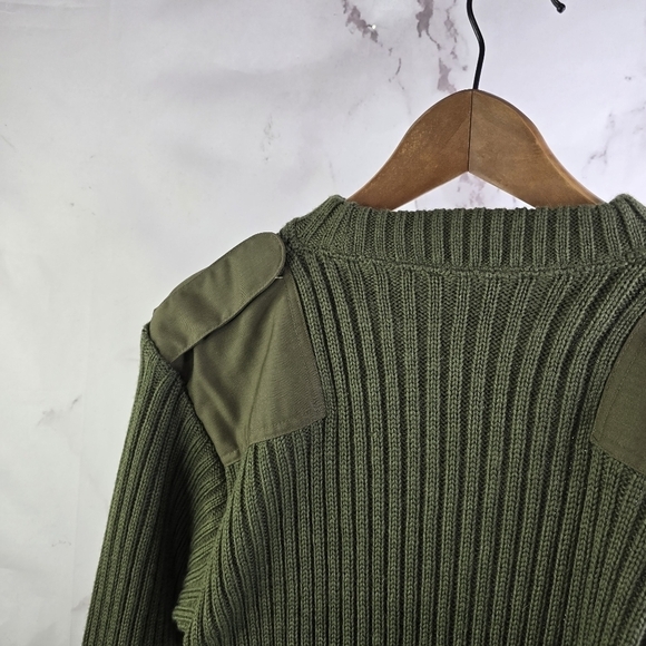Vintage Wool Sweater Men Medium Green Shoulder Elbow Commando Military Tactical - Picture 7 of 11